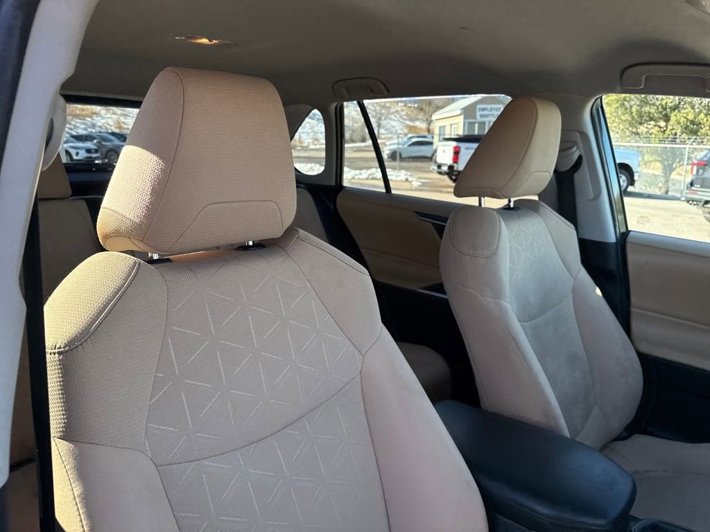 Used 2021 Toyota RAV4 XLE w/ Carpet Mat Package (TMS) image 31