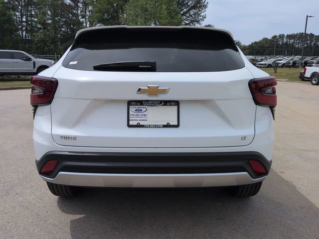 Used 2025 Chevrolet Trax LT w/ LT Convenience Package image 3