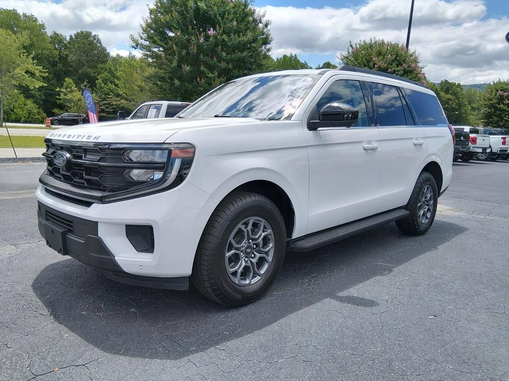 Certified 2025 Ford Expedition Active AWD/4WD image 8