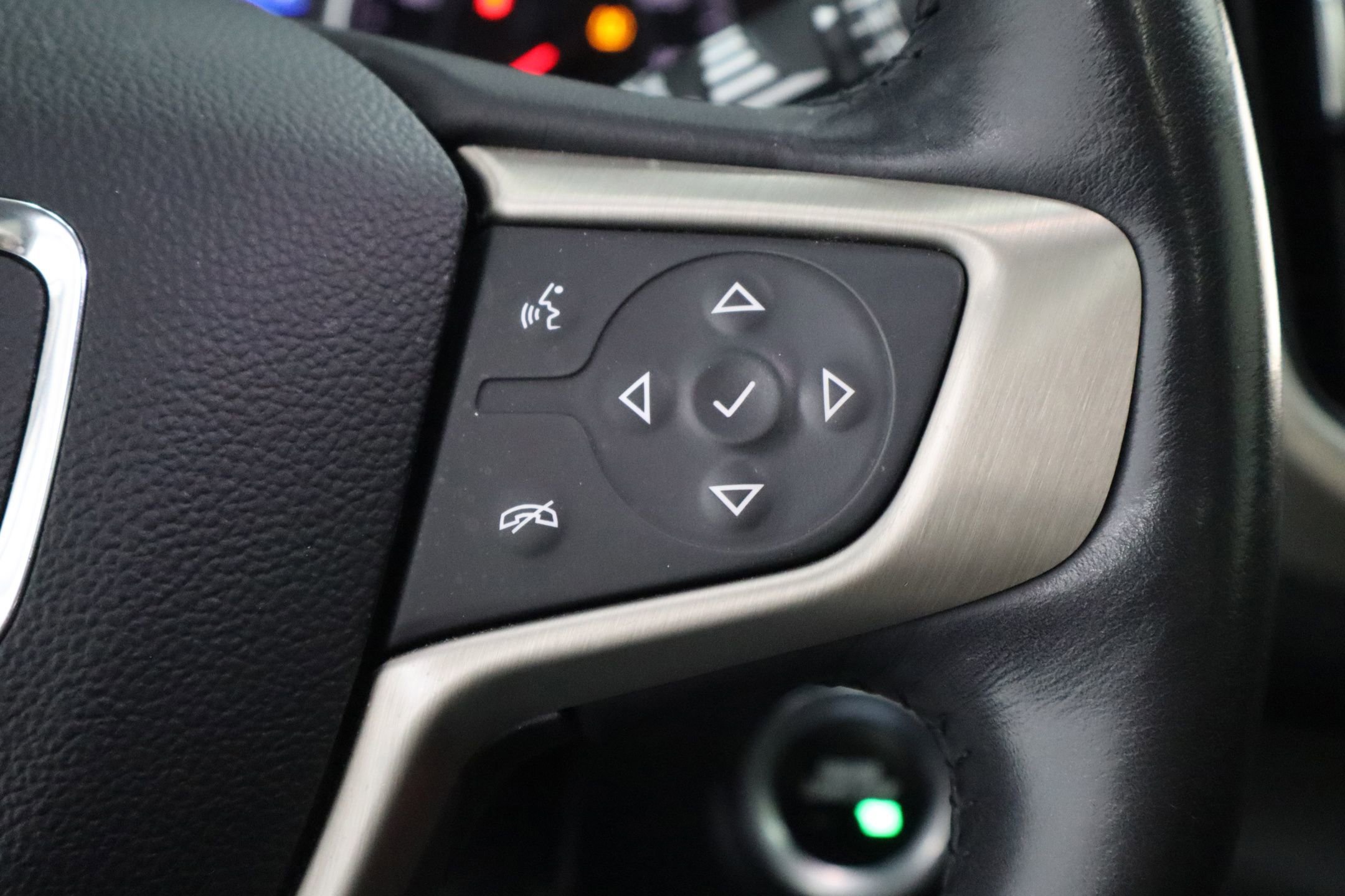 Used 2019 GMC Terrain Denali w/ Advanced Safety Package image 17