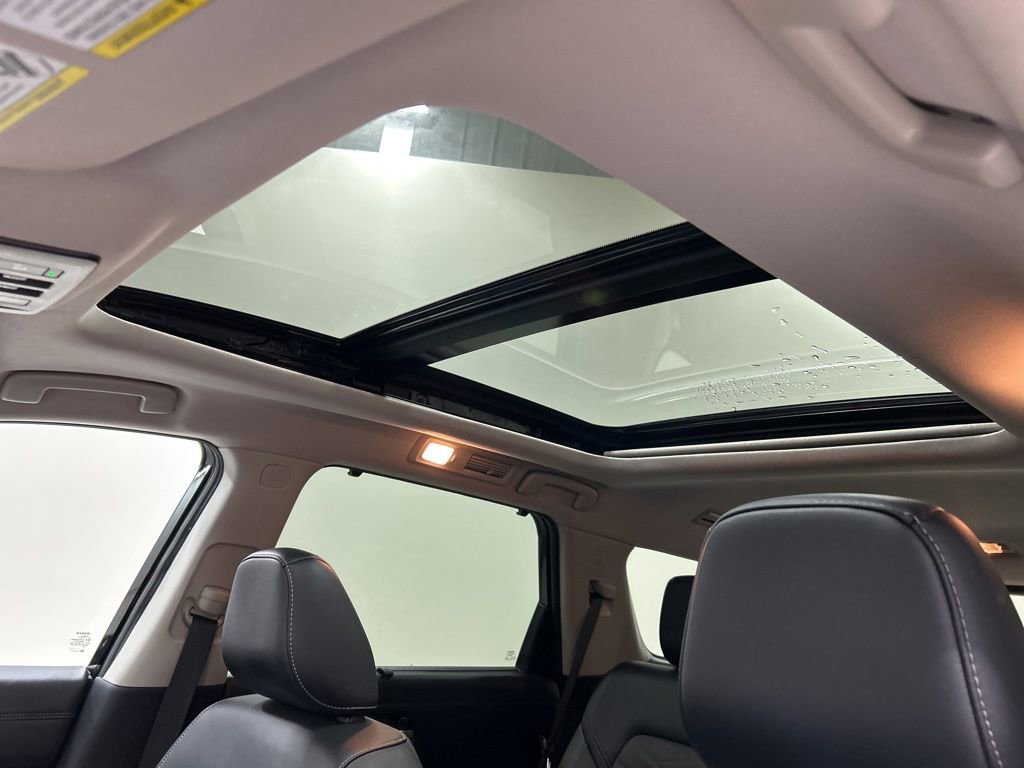 Used 2024 Nissan Pathfinder Platinum image 23