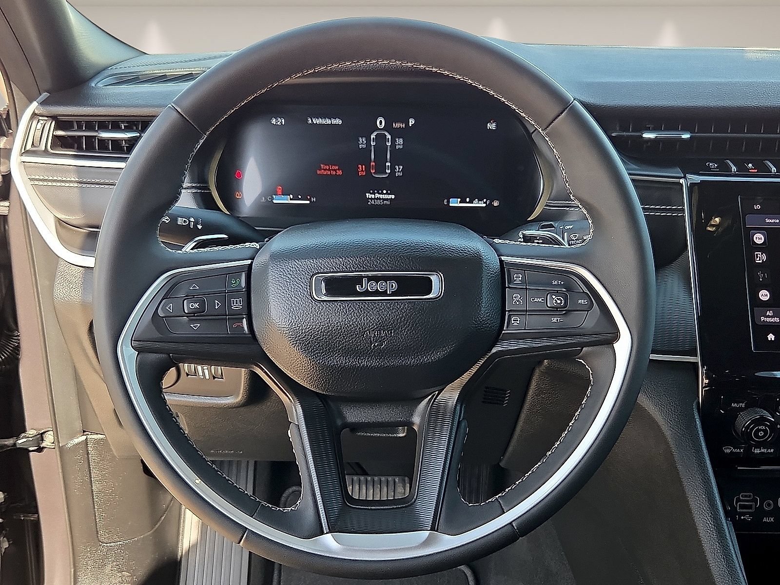 Used 2025 Jeep Grand Cherokee L Laredo RWD image 13