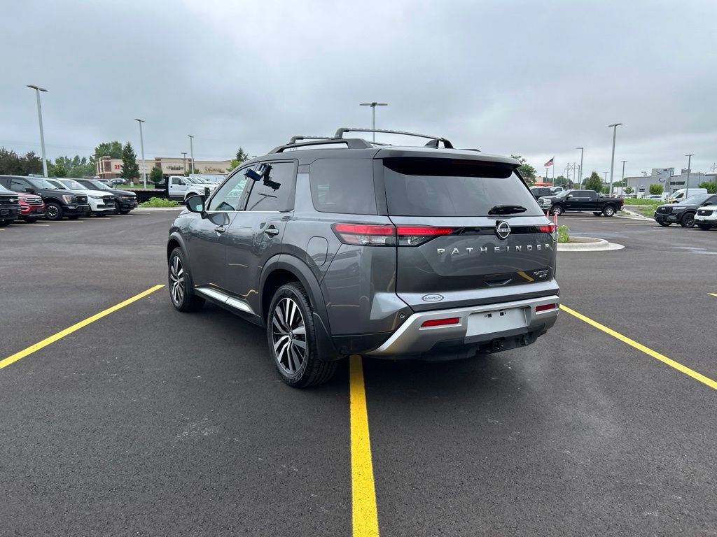 Used 2024 Nissan Pathfinder Platinum AWD/4WD image 9