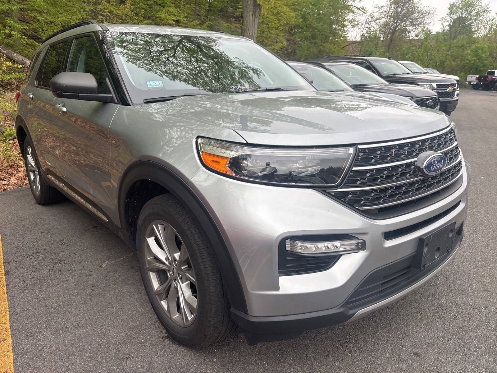 Certified 2023 Ford Explorer XLT w/ Equipment Group 202A AWD/4WD image 3