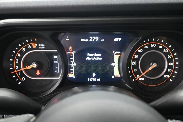 Used 2025 Jeep Gladiator Rubicon w/ Convenience Group AWD/4WD image 8