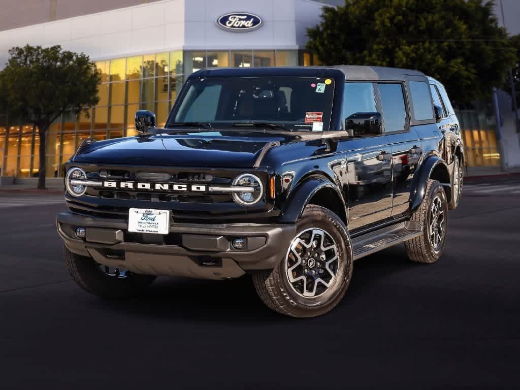 Certified 2026 Ford Bronco Outer Banks AWD/4WD image 1