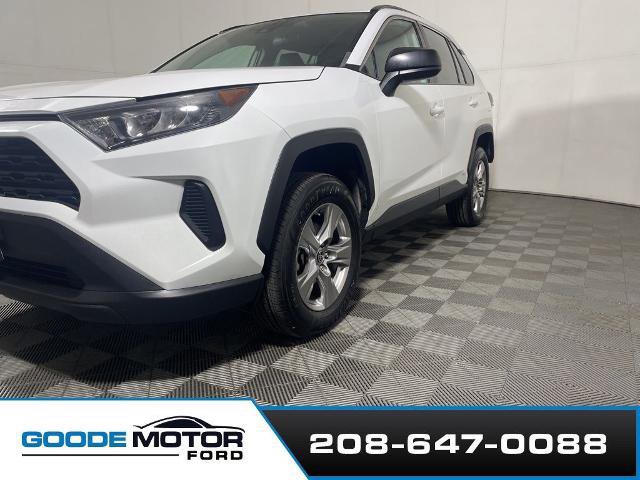 Used 2022 Toyota RAV4 LE image 2