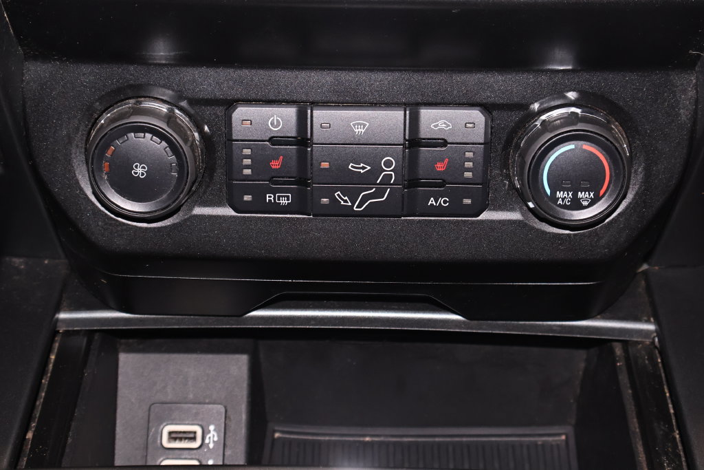 Certified 2019 Ford F350 XLT w/ XLT Premium Package AWD/4WD image 32