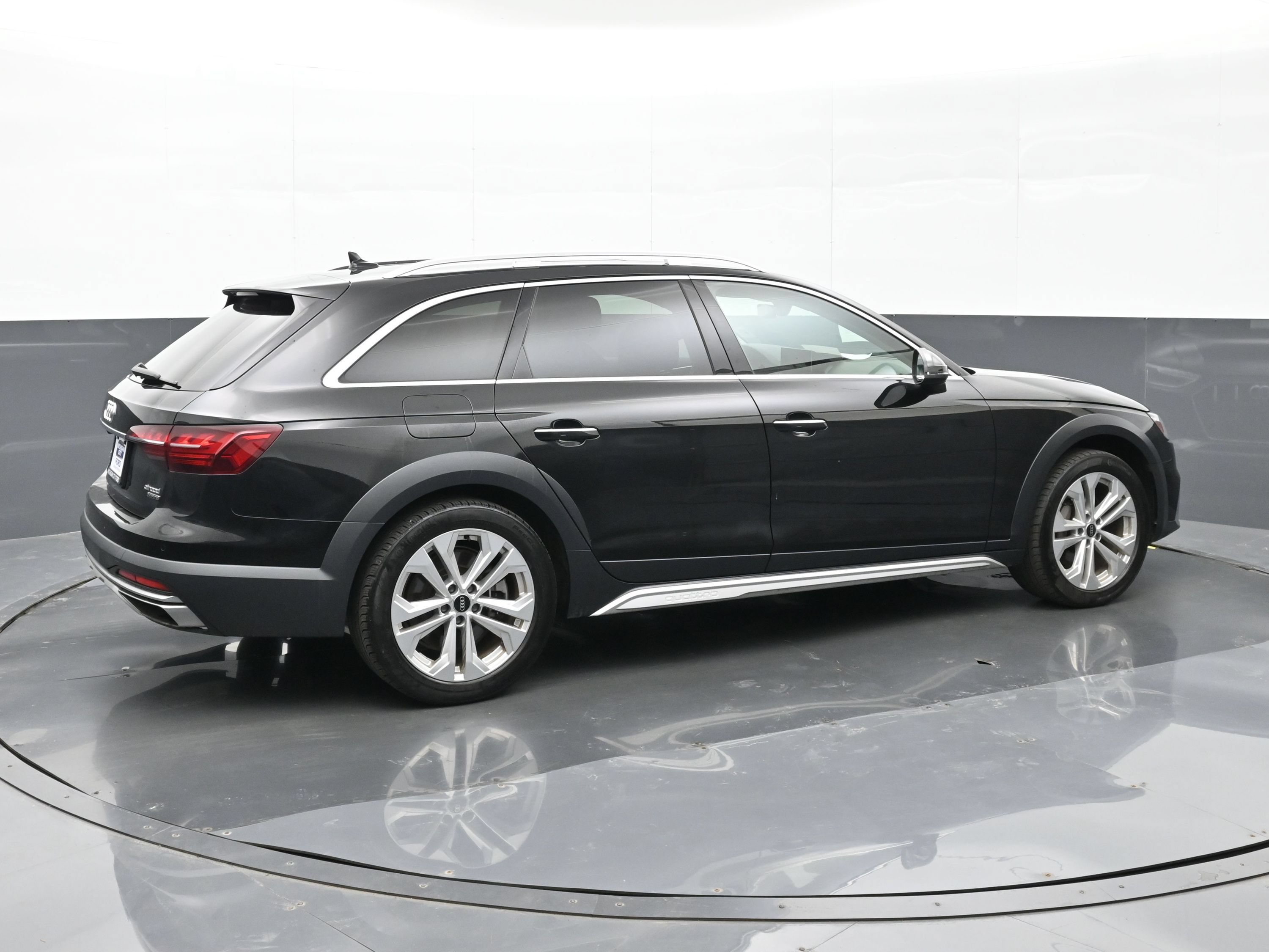 Used 2023 Audi A4 2.0T allroad Premium Plus w/ Premium Plus Package AWD/4WD image 4
