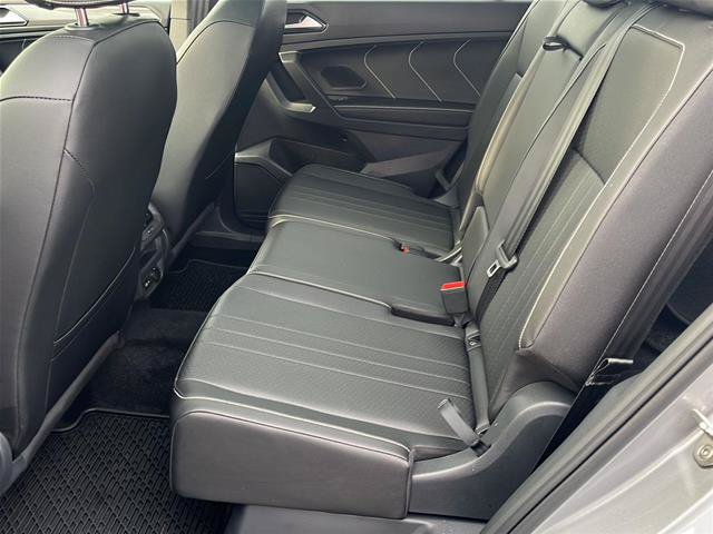 Used 2023 Volkswagen Tiguan SE R-Line FWD image 17
