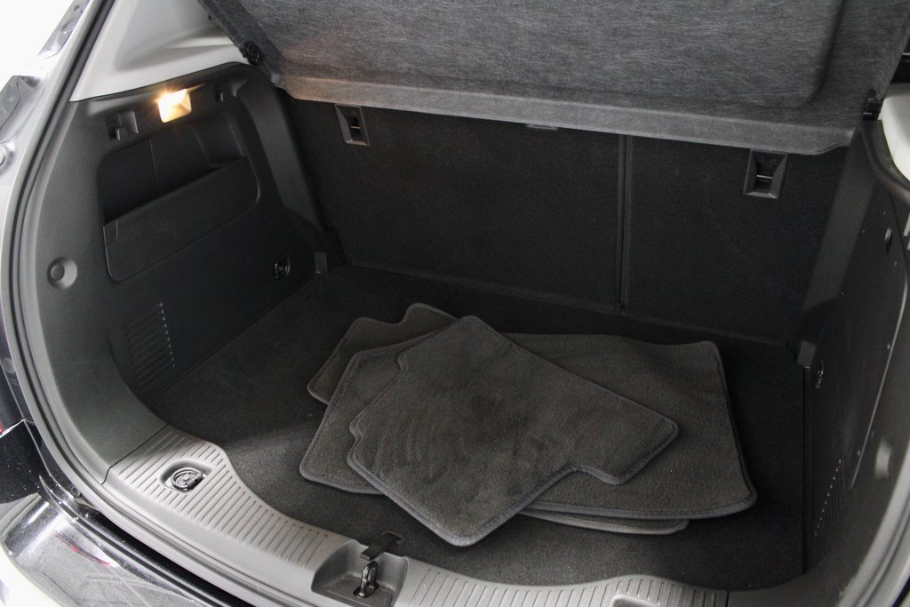 Used 2020 Chevrolet Trax LT w/ Redline Edition image 12