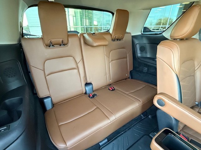 Used 2023 Nissan Pathfinder Platinum image 11