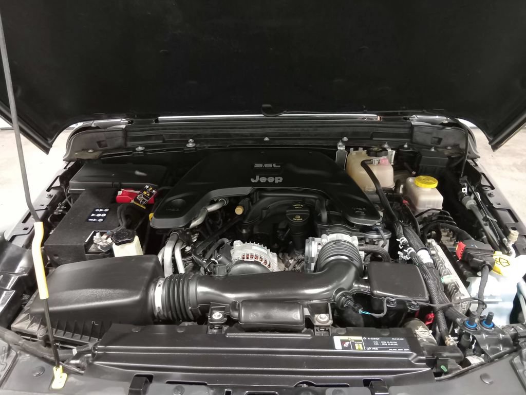 Used 2020 Jeep Wrangler Sport AWD/4WD image 12