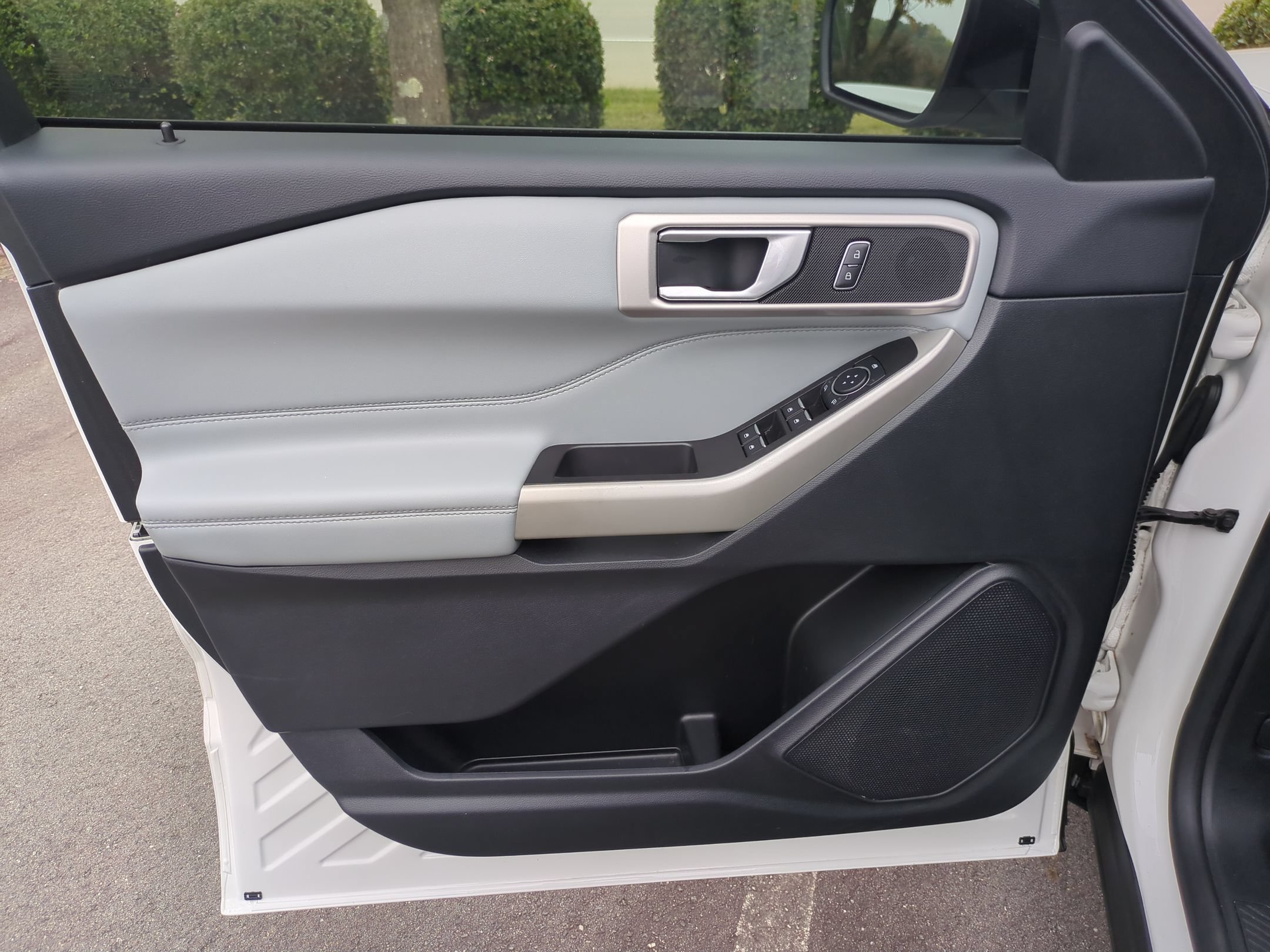 Certified 2022 Ford Explorer XLT RWD image 11