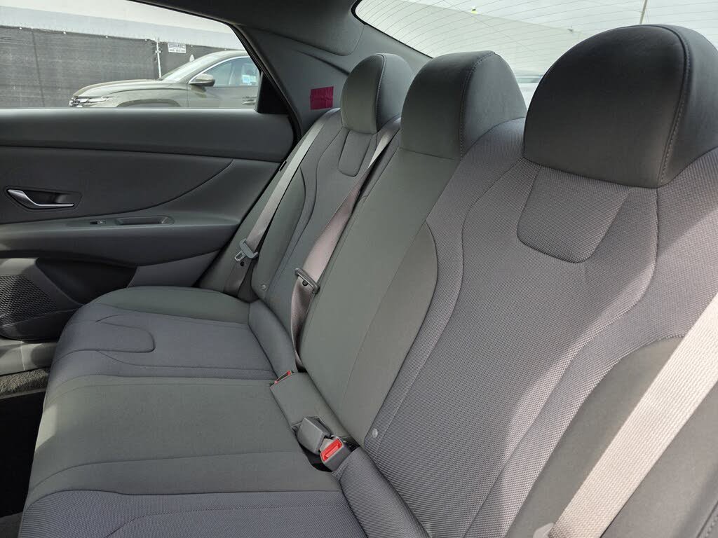 Used 2026 Hyundai Elantra SE FWD image 15