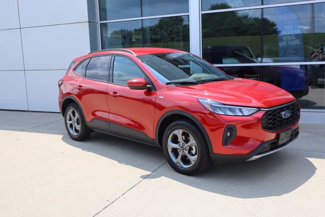 Certified 2025 Ford Escape ST-Line Select AWD/4WD image 7