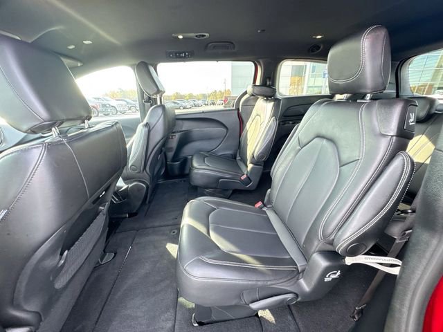 Used 2025 Chrysler Pacifica Select image 23
