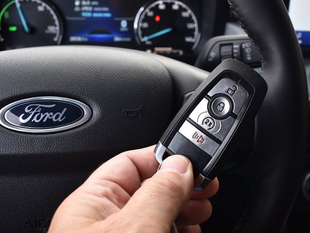Certified 2024 Ford Maverick Lariat FWD image 11