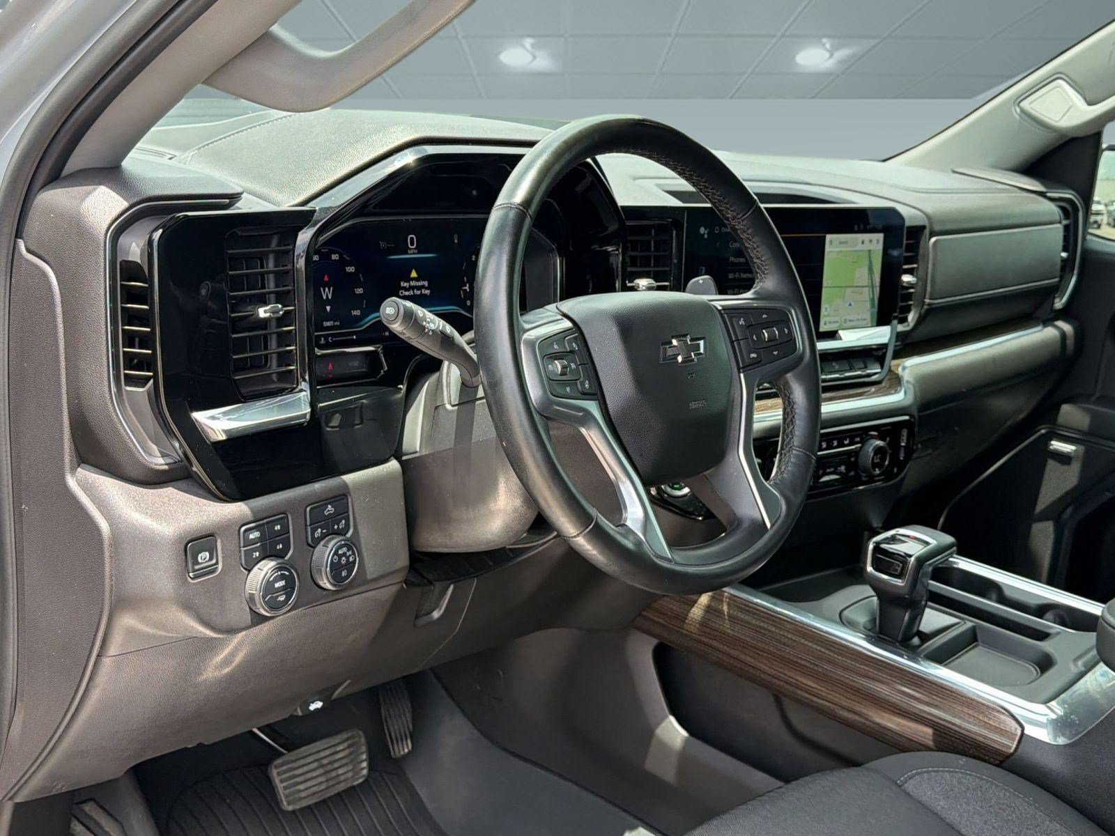 Used 2024 Chevrolet Silverado 1500 LT Trail Boss w/ Convenience Package II AWD/4WD image 4