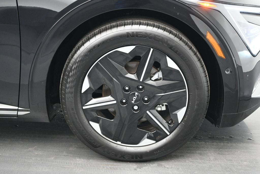 Used 2025 Kia EV6 Wind RWD image 24