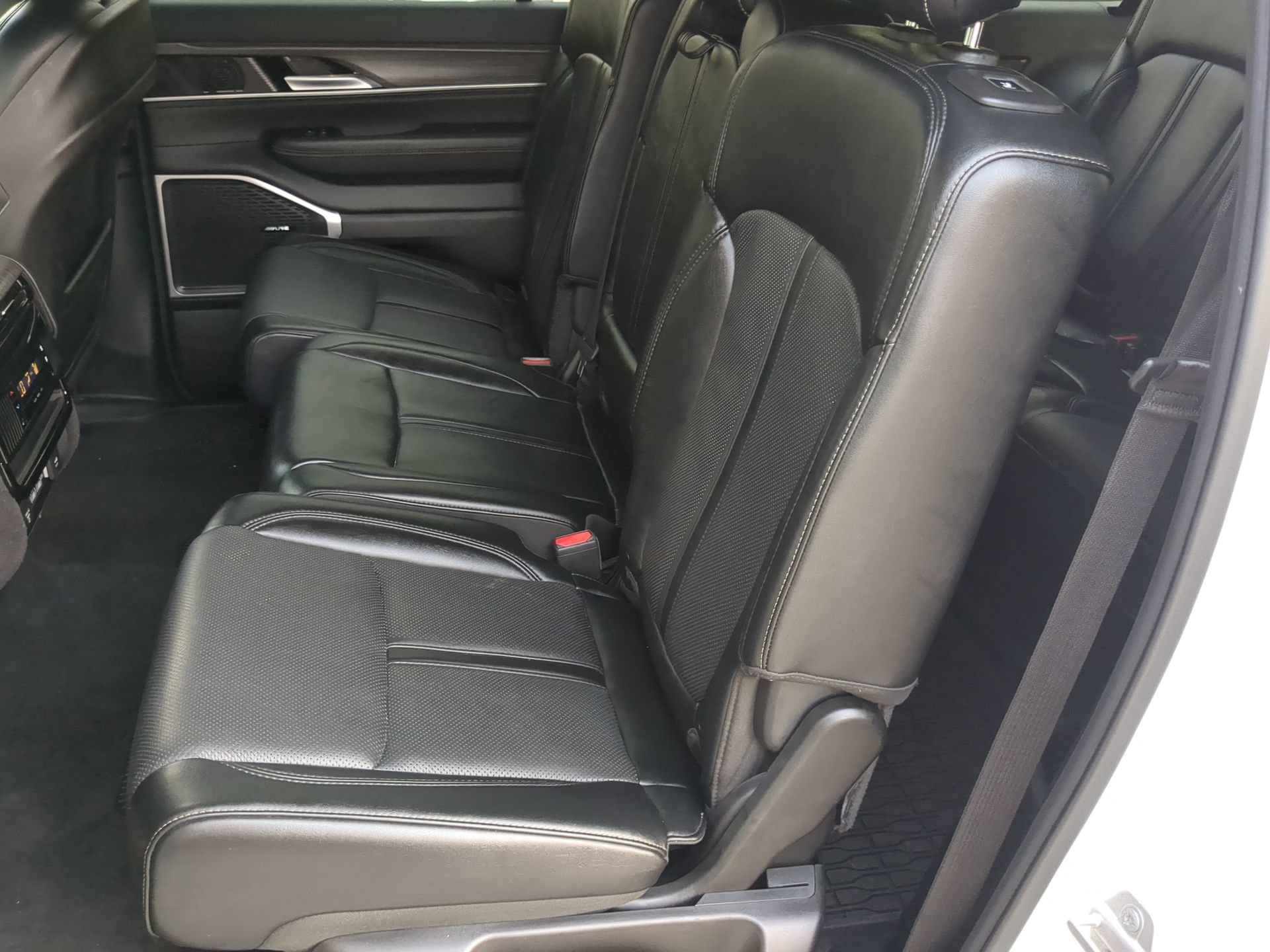 Used 2024 Jeep Wagoneer L Series II w/ Flexible Seating Group RWD image 54