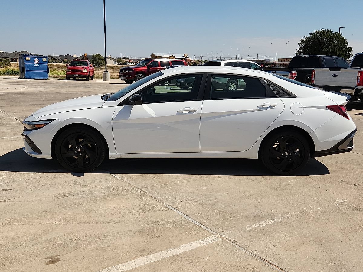Used 2026 Hyundai Elantra Sport FWD image 2