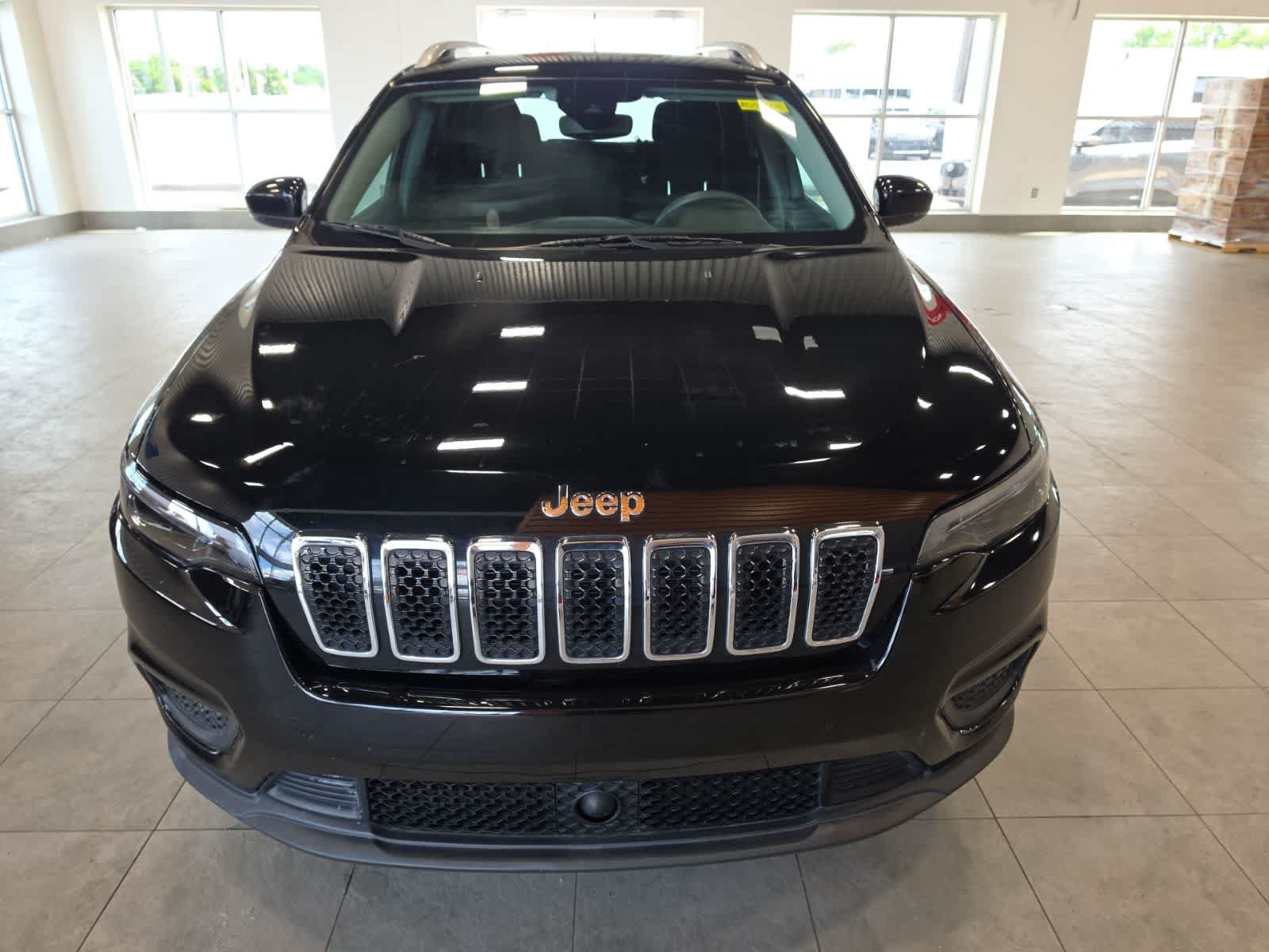 Used 2021 Jeep Cherokee Latitude FWD image 3