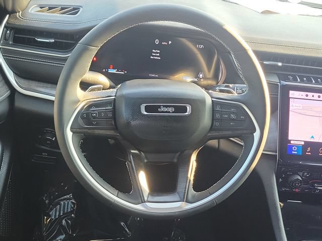 Used 2025 Jeep Grand Cherokee Limited w/ Luxury Tech Group II AWD/4WD image 11