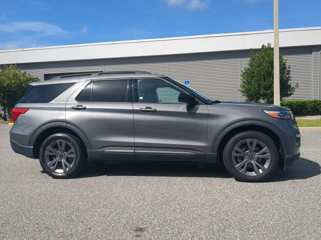 Certified 2023 Ford Explorer XLT w/ Equipment Group 202A AWD/4WD image 4