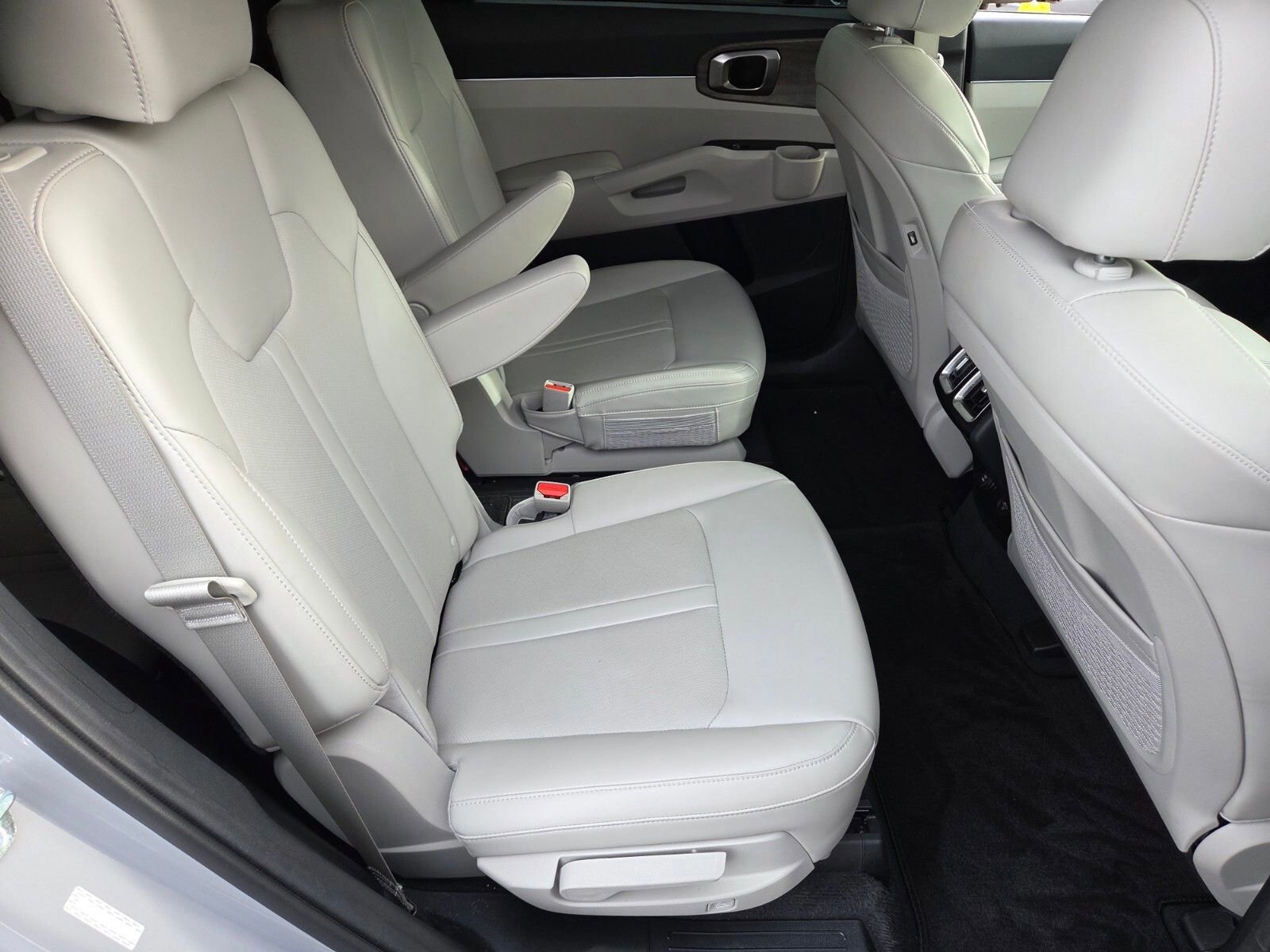 Used 2023 Kia Sorento EX w/ Panoramic Sunroof Package image 16