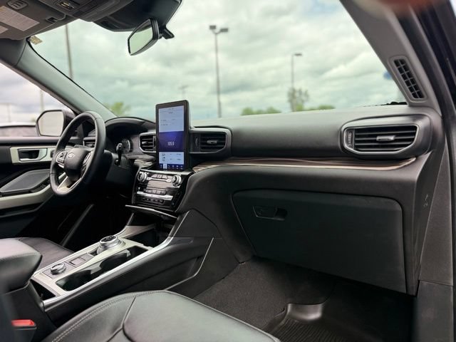Certified 2023 Ford Explorer Limited w/ Hybrid Equipment Group 310A AWD/4WD image 17