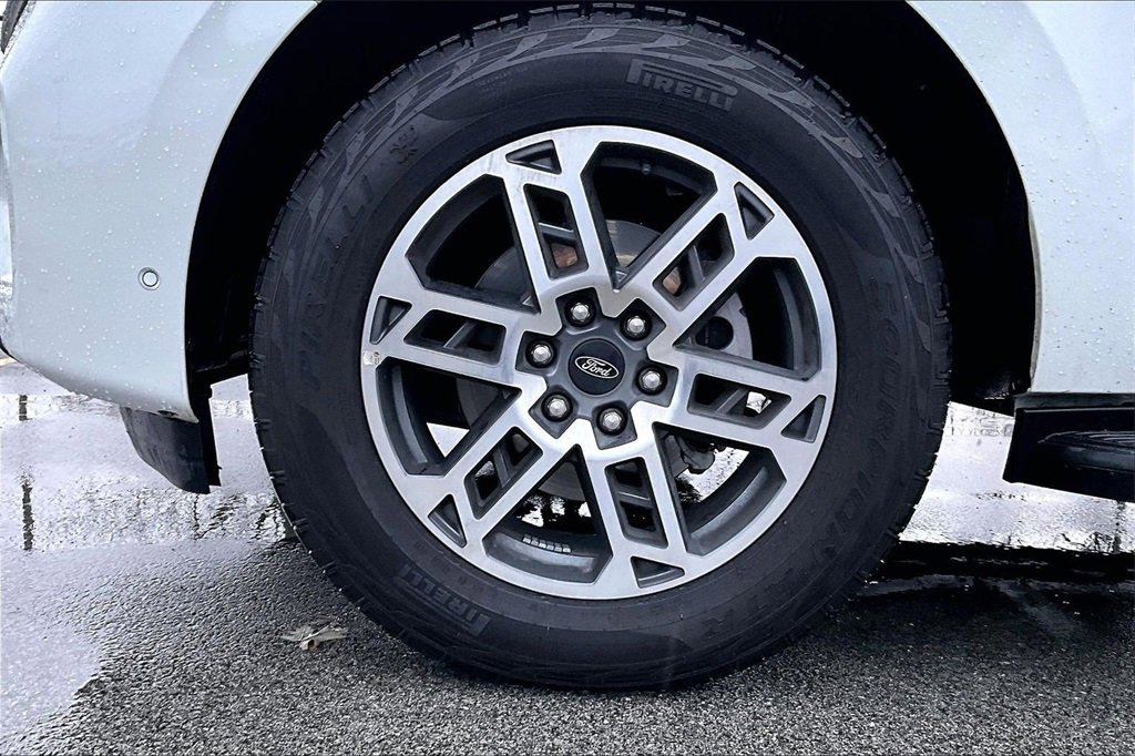 Certified 2025 Ford Expedition Active image 9