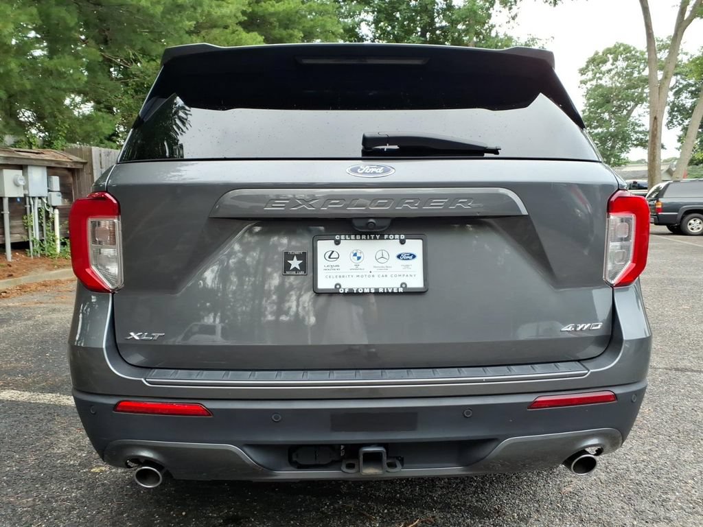 Certified 2023 Ford Explorer XLT w/ Equipment Group 202A AWD/4WD image 3