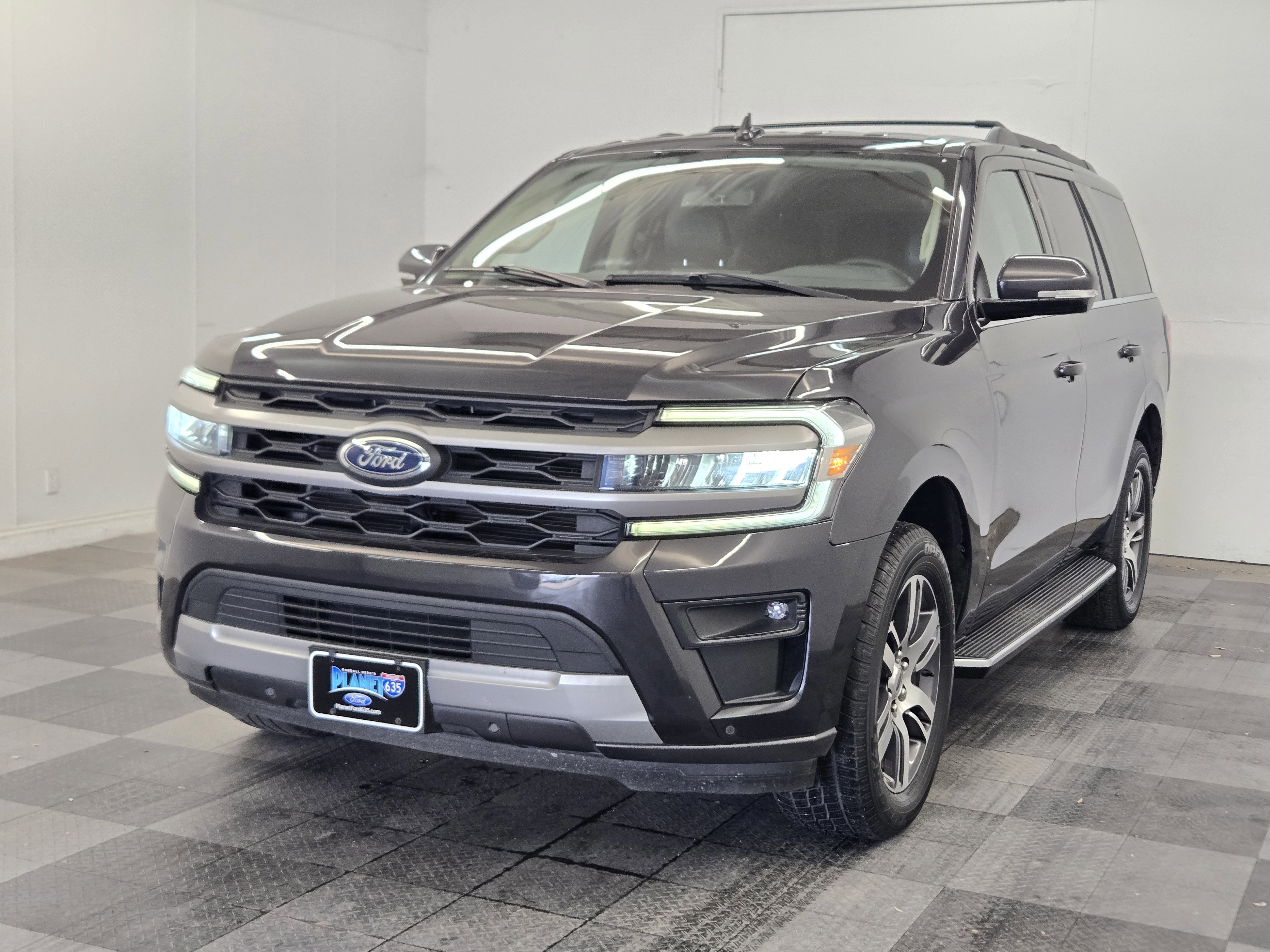 Certified 2022 Ford Expedition XLT image 1