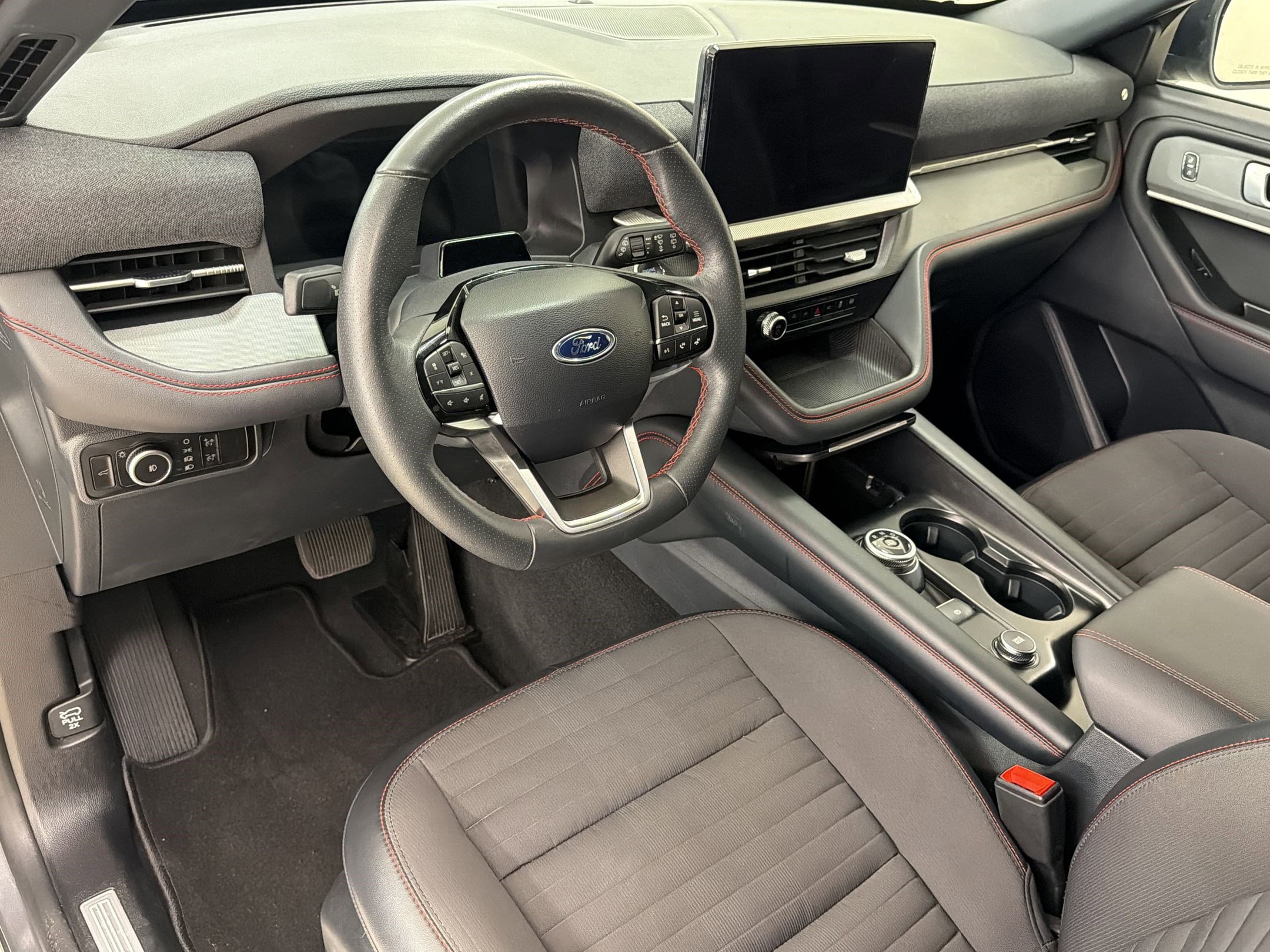 Certified 2025 Ford Explorer ST-Line w/ ST-Line Street Pack AWD/4WD image 4