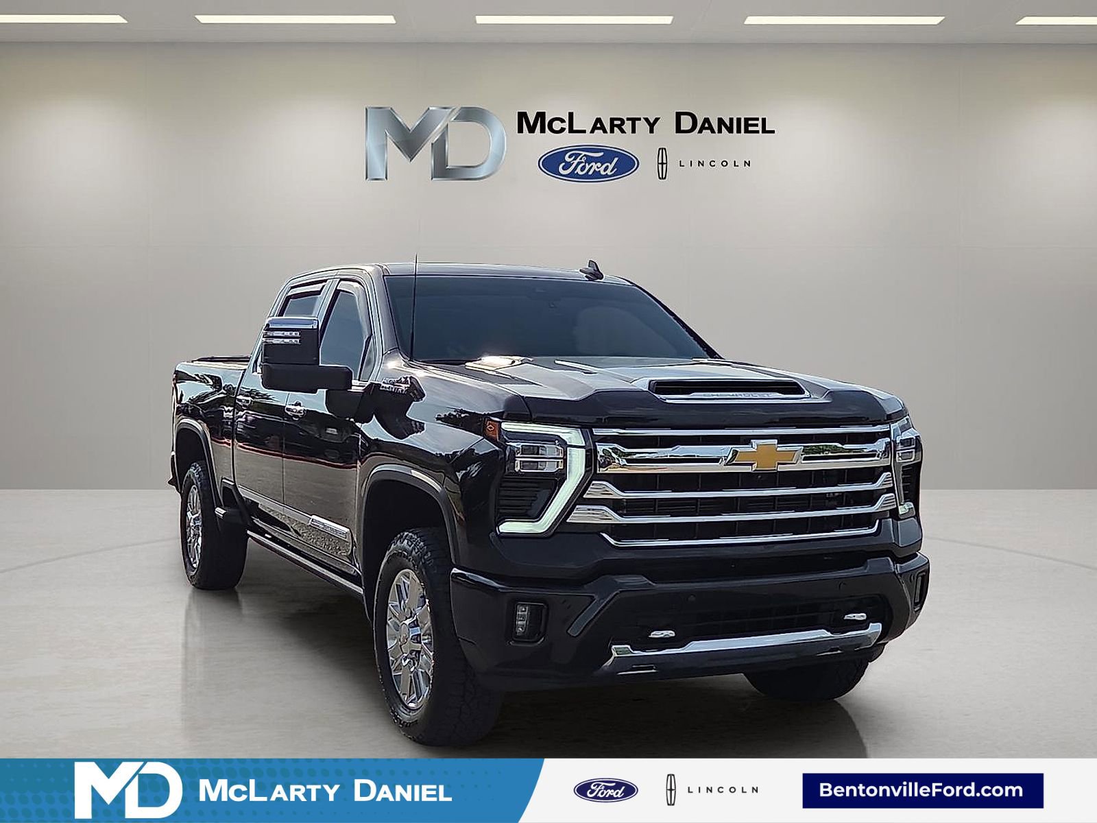 Used 2024 Chevrolet Silverado 2500 High Country w/ High Country Premium Package AWD/4WD image 1