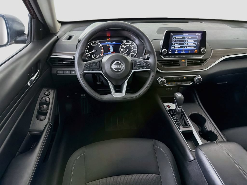 Used 2025 Nissan Altima 2.5 SV FWD image 25