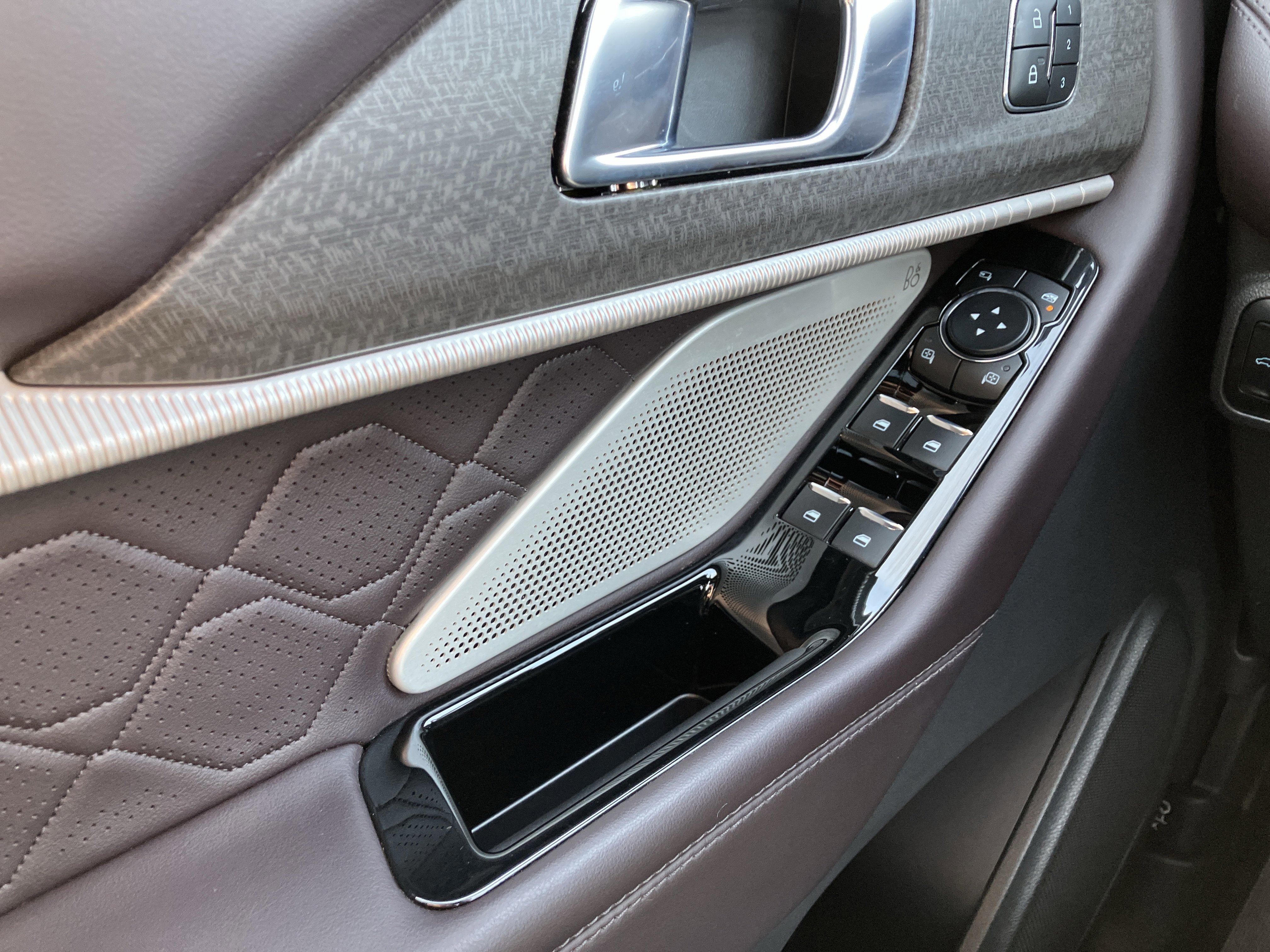 Certified 2025 Ford Explorer Platinum w/ LUX Leather Package image 34