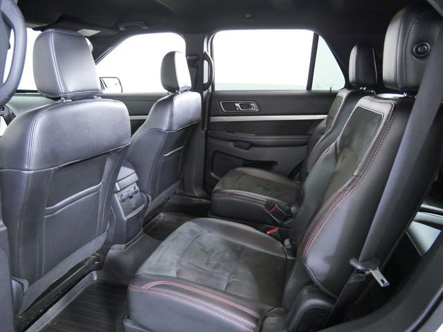 Certified 2018 Ford Explorer XLT w/ Equipment Group 202A AWD/4WD image 19
