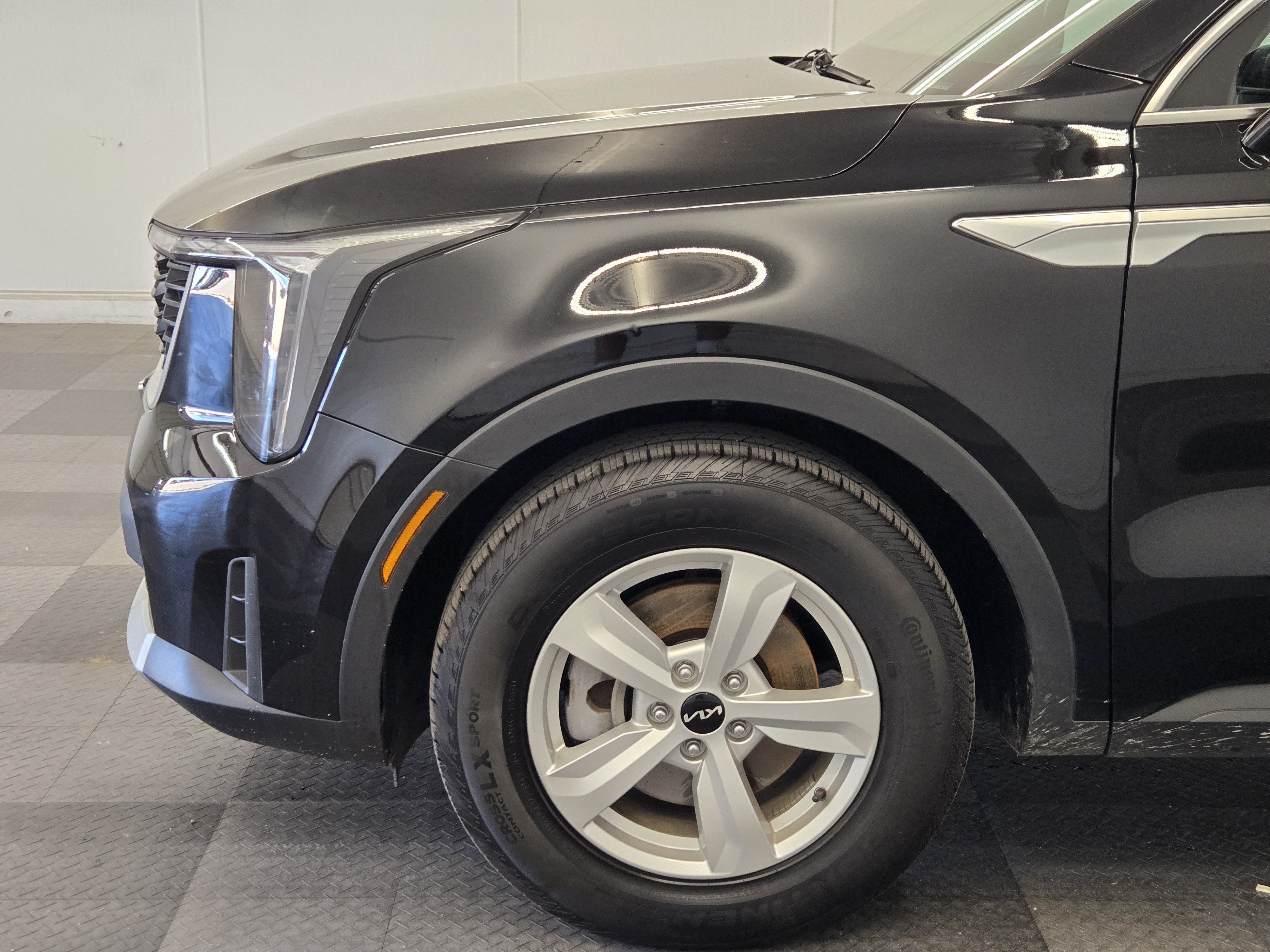 Used 2025 Kia Sorento LX FWD image 9