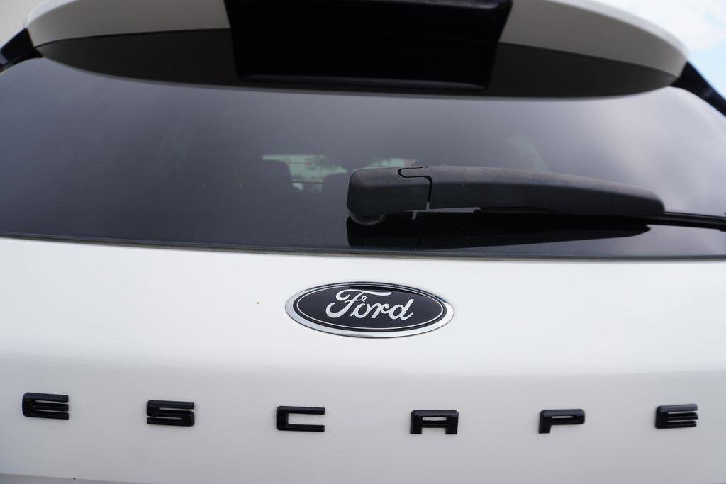 Certified 2022 Ford Escape SEL w/ SEL Stealth AWD Package image 31