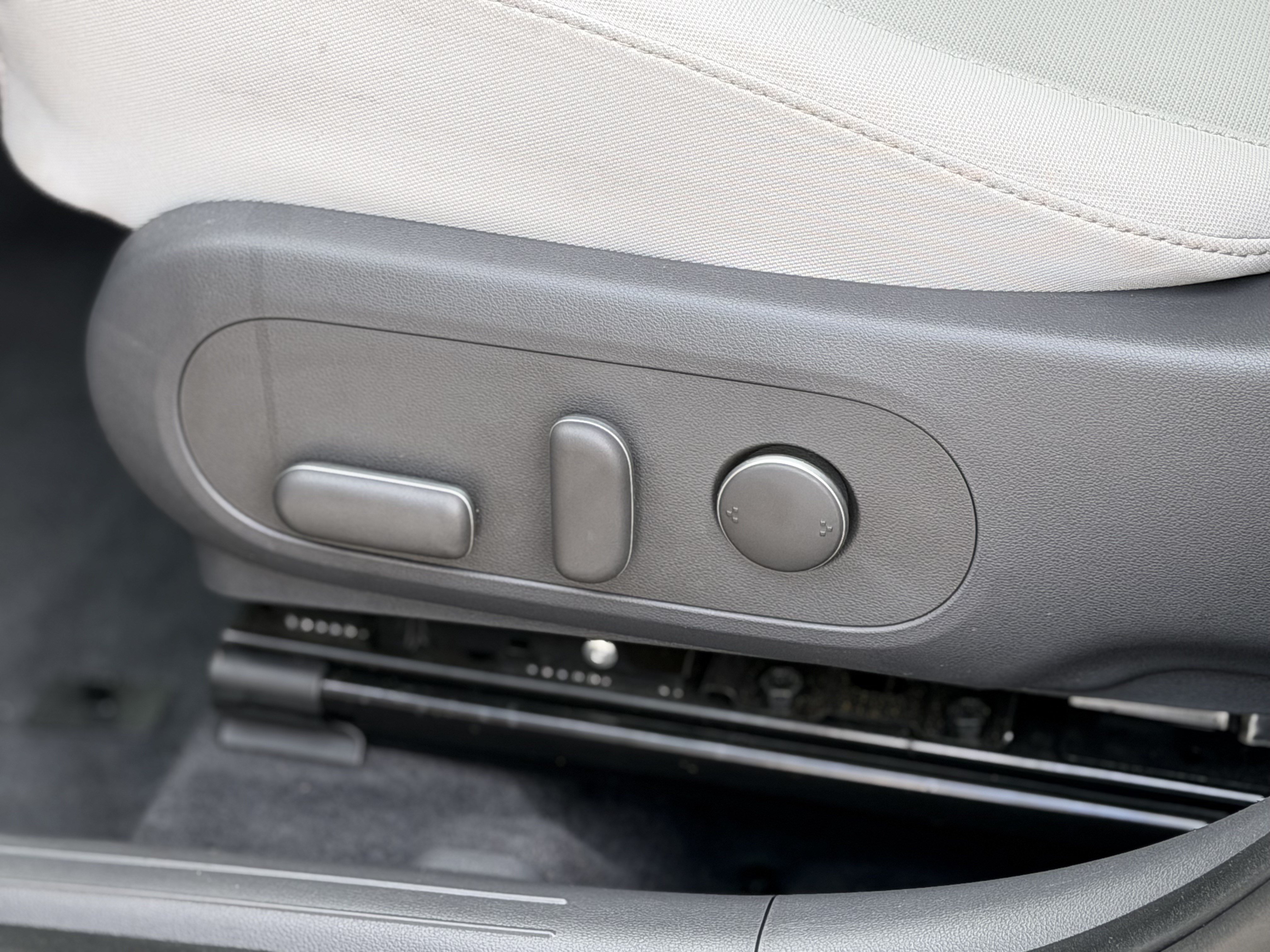 Used 2024 Hyundai Kona SEL w/ Convenience Package FWD image 15