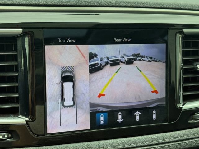 Used 2018 Chrysler Pacifica Limited w/ Tire & Wheel Group FWD image 10