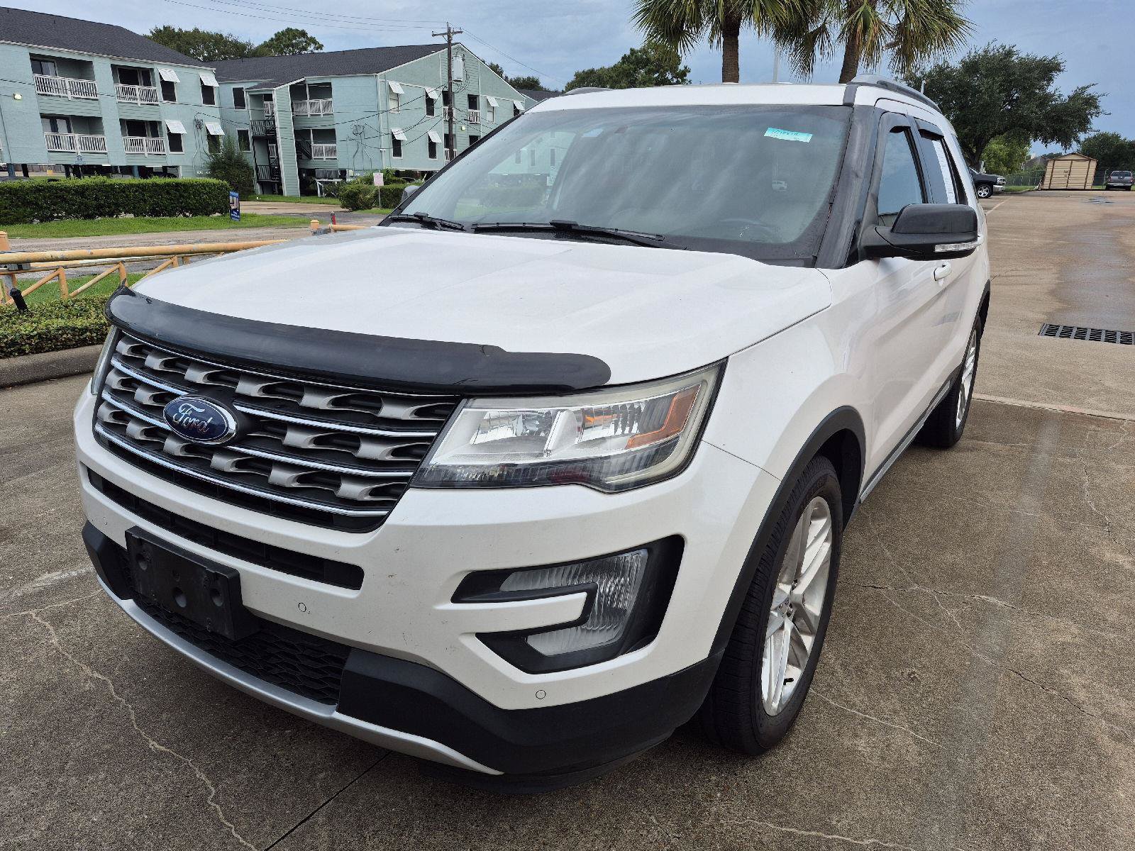 Certified 2017 Ford Explorer XLT w/ Equipment Group 202A FWD image 2