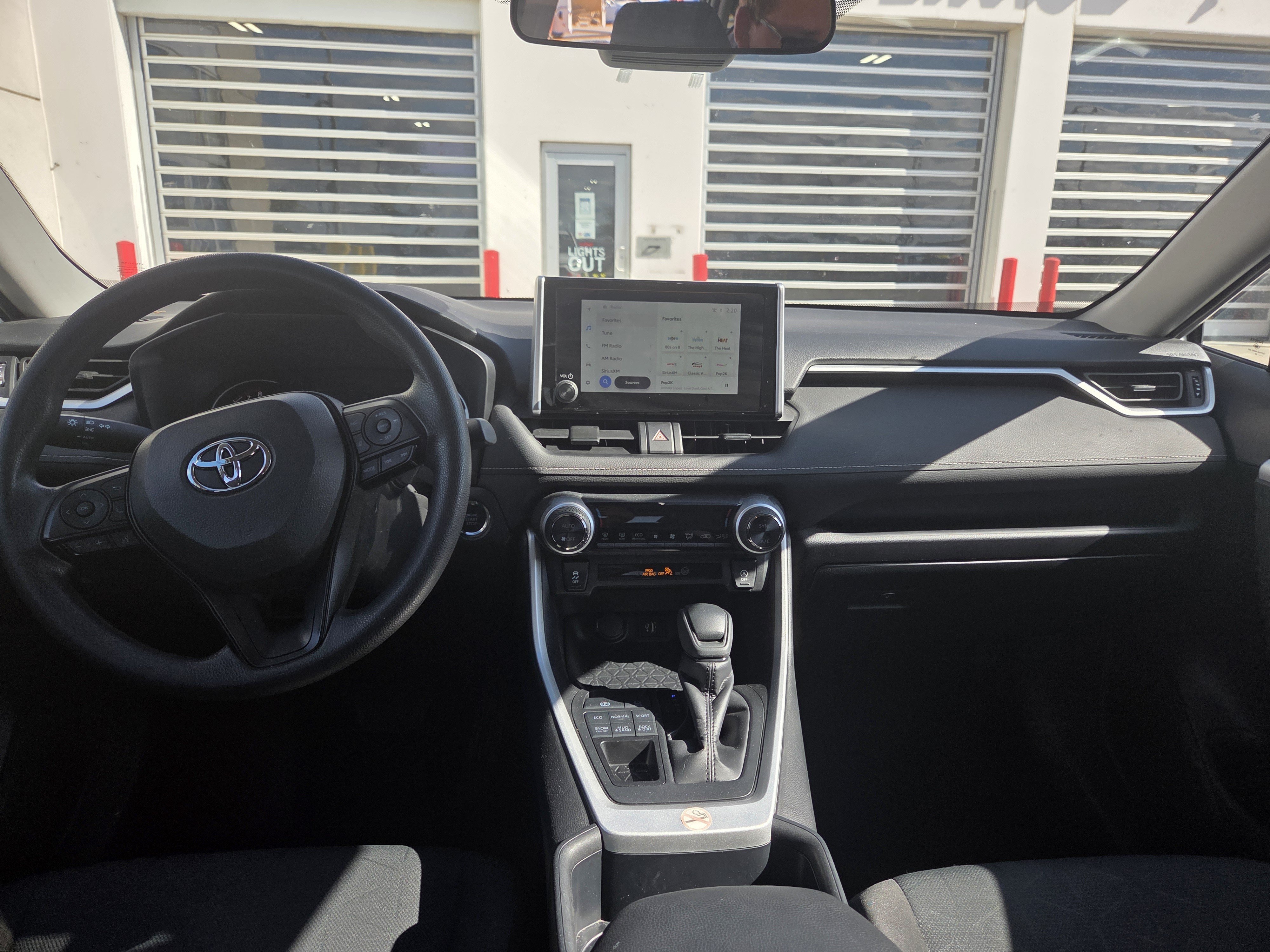 Used 2025 Toyota RAV4 XLE AWD/4WD image 6