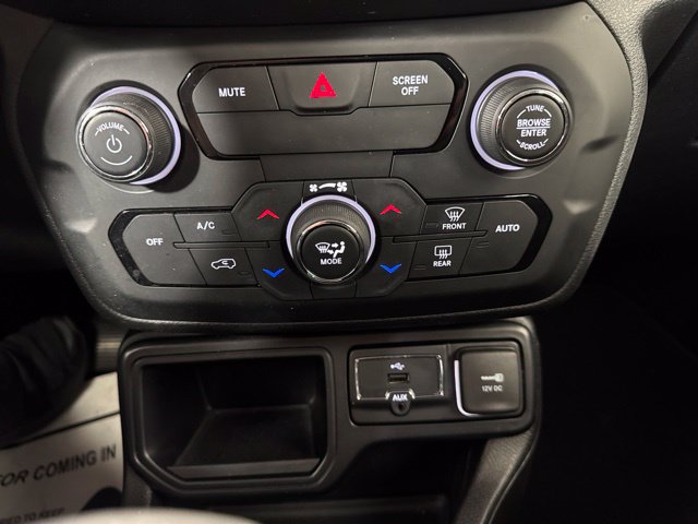 Used 2018 Jeep Renegade Latitude FWD image 15