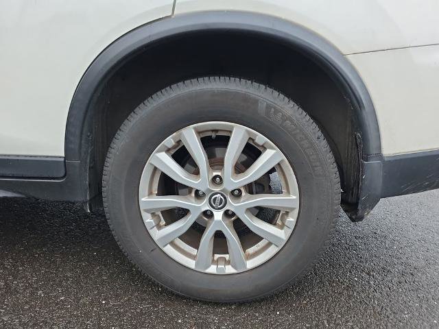 Used 2017 Nissan Rogue SV AWD/4WD image 12