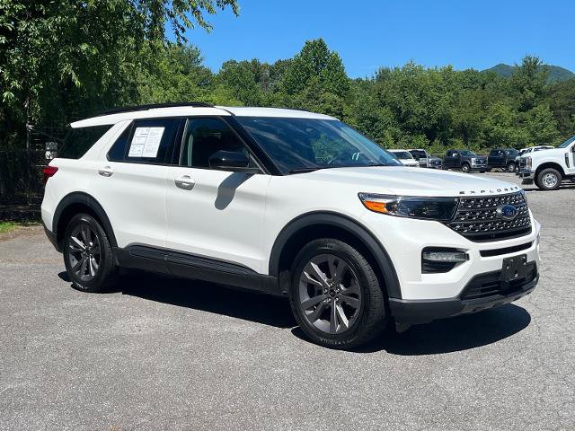 Certified 2023 Ford Explorer XLT w/ Equipment Group 202A AWD/4WD image 1