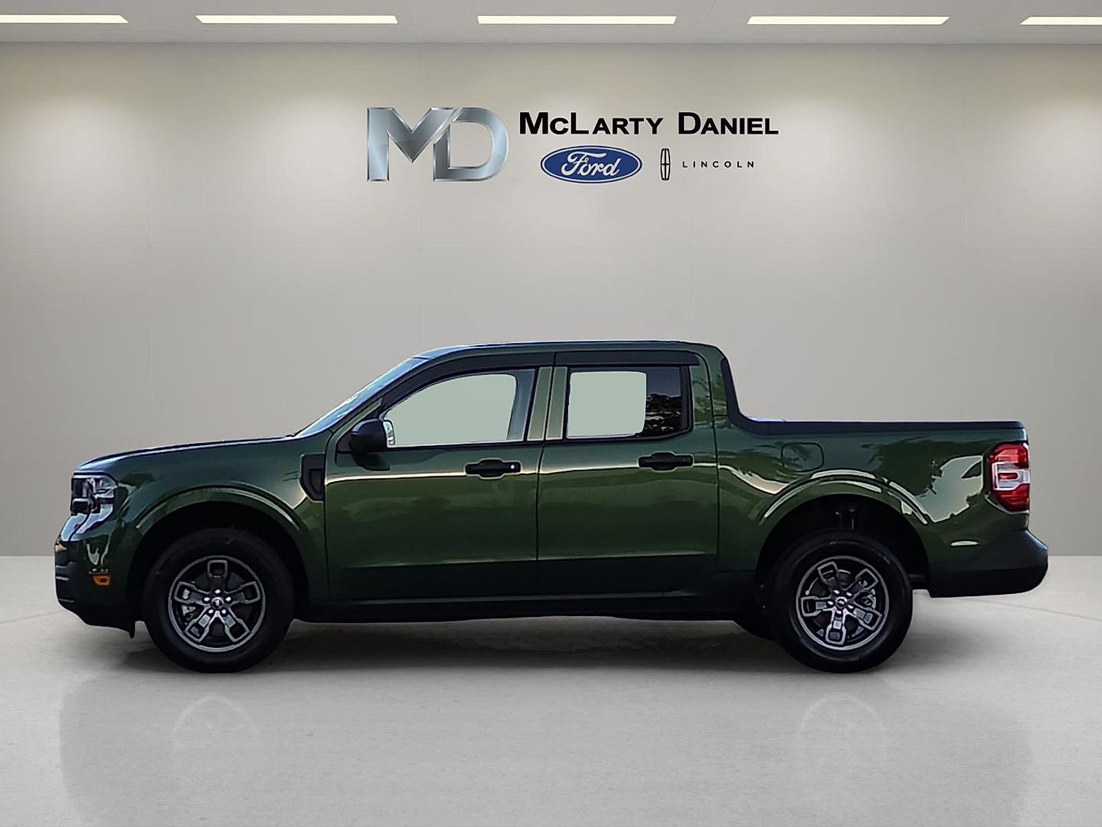 Certified 2025 Ford Maverick XL FWD image 3