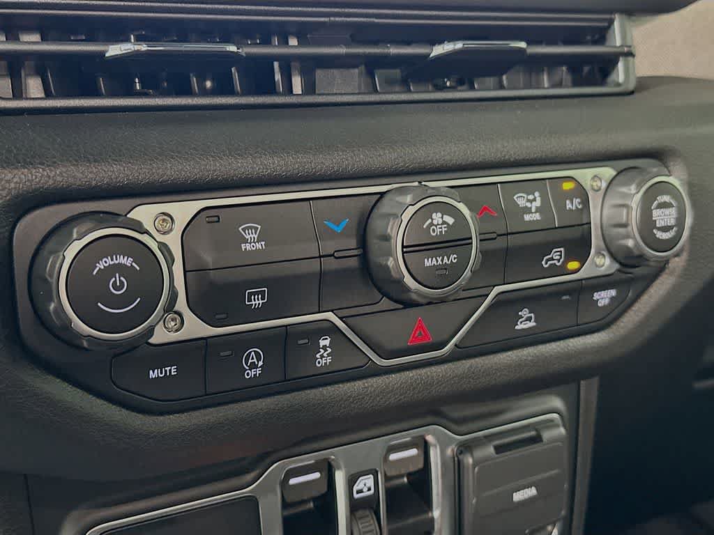 Used 2025 Jeep Gladiator Sport AWD/4WD image 18